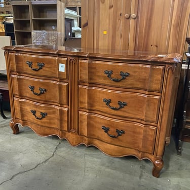 Hickory Chair French Provincial 6-Drawer Dresser