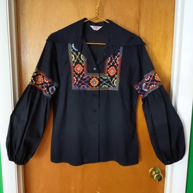 GORGEOUS Vintage 70s Black Colorful Embroidery Boho Collared Blouse with Balloon Sleeves 