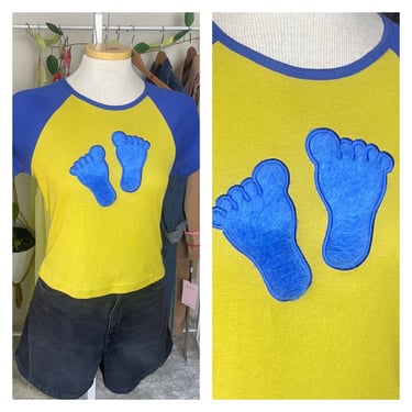 Vintage Y2K Baby Tee with Fuzzy Feet Design - Early 2000s Kawaii Yellow and Blue Crop Top - Size Medium Large 