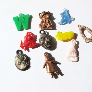 Vintage 50s 60s Cracker Jack Charm Pendant Lot of 10 Pieces - Clown Cowboy Boot Cupid Angel Colorful Plastic Metal Charms 