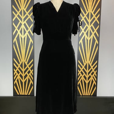 1940s dress, black velvet dress, vintage early 40s dress, ruched sleeves, old Hollywood, film noir style, gothic, steampunk, small medium, 