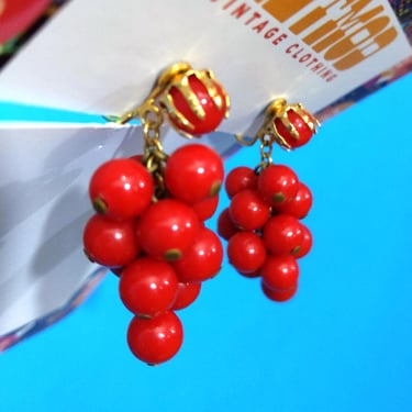 Mod Vintage 60s 70s Red Cluster Bead Dangle Clip-On Earrings 