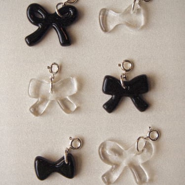 Cled Bow B Icon Charm - Clear Air/Black Basalt