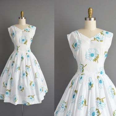 vintage 1960s dress | White Daisy Print Full Skirt Summer Day Dress | Small | 60s dress 