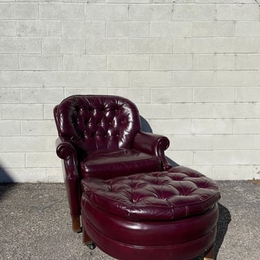Handsome Tufted Leather Lounge Chair Armchair Matching Ottoman Footrest Chesterfield Chippendale Lounge Set Oxblood Loveseat English 
