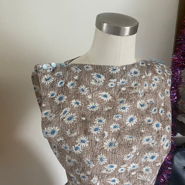 Vintage 50s Floral Fit and Flare Mini Dress White Daisies Grid Print; 60s Feminine Spring Floral Daisy Dress Boatneck Collar Side Zipper M 