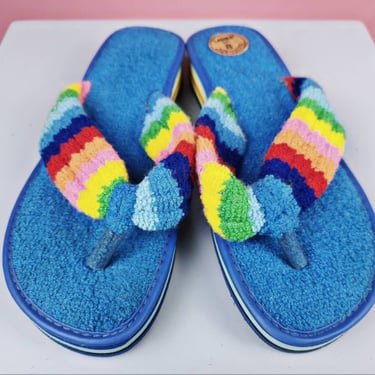 1970s rainbow flip flops. Padded terry cloth striped foam moderate wedge. Rollergirl aesthetic beach thongs. (Size 8) 