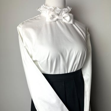 Vintage 60’s White blouse~ bow tie neck Lacy mock turtleneck ~ buttons in the back~ Mod women’s  fashion~ size Medium 