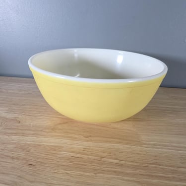 Large Yellow Pyrex 404 Mixing Bowl 4 Qt 