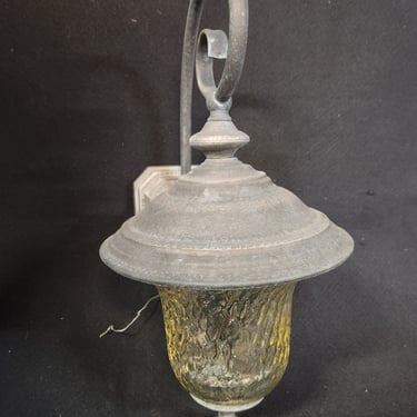 3-light Outdoor Sconce with Textured Glass 7.75