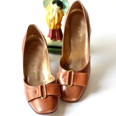 Unworn 1960s Andrew Geller D’Orsay Bow Pumps - Vintage Salmon Pink Leather Mid Heel Shoes Size 5.5 