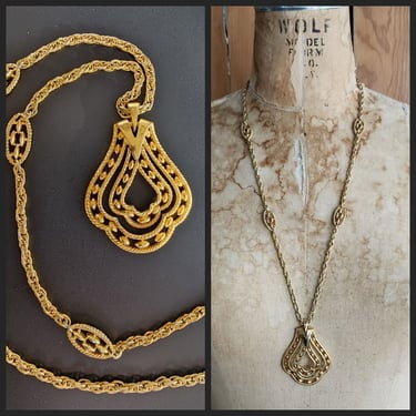 60s Trifari Pendant Necklace Gold Baroque Style 