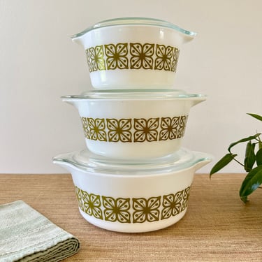 Vintage PYREX Verde Green Square Flowers Casserole Dishes With Lids - Nesting Set of Three 