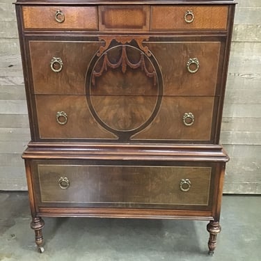 Vintage Dresser (Tacoma)