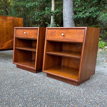 Pair of Mid Century nightstands for Drexel Declaration 