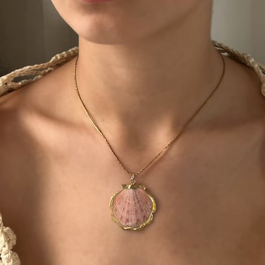 Gilt Shell Pendant Necklace