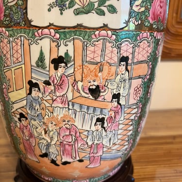 Beautiful Asian motif vintage lamp 