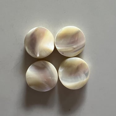 Buttons pearl w shank thick irregular L4 