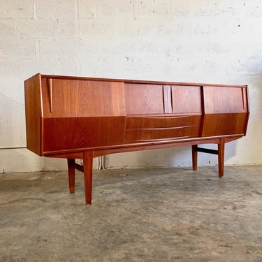 Mid Century Danish Modern Console or Sideboard 