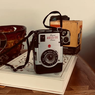 1950s Kodak Brownie Bull's Eye Camera - Twindar Lens - Box Camera - Vintage Photograph - Bakelite 