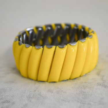 1960s Yellow Plastic Expandable Bracelet 