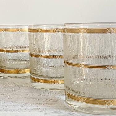 Vintage Culver glassware, gold whiskey glasses, Manhattan or old fashioned cocktail glasses, frosted icicle texture & gold band bar glasses 