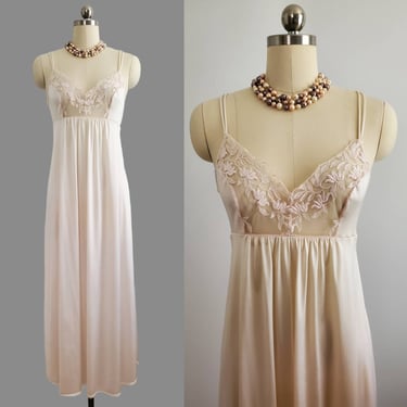 1980s Vanity Fair Nightgown - 80s Lingerie - 80's Sleepwear - Women's Vintage Size Small 