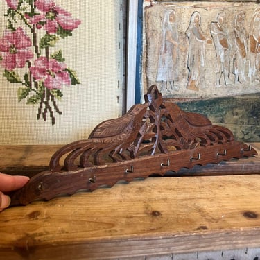 Free shipping within continental US - Vintage Carved Wooden Bird Design Wall Hooks 