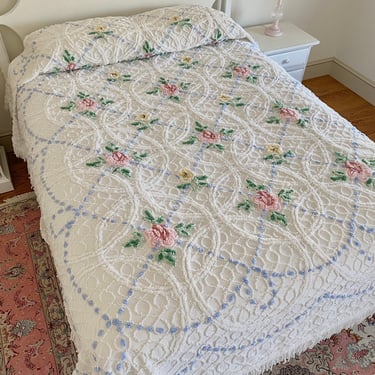 NEW - Vintage Chenille Bedspread, Coverlet, Full or Queen, Floral, Shabby Chic, Cottage, Farmhouse, Bedroom, Guest Room 