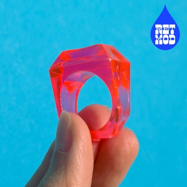 So Beautiful Vintage 90s 00s Neon Faceted Plastic Ring 