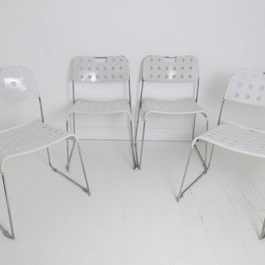 Vintage Set of 4 White Omstak Chairs by Rodney Kinsman for Bieffeplast 