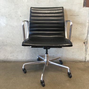 Heman Miller Eames Aluminum Group Leather Chair
