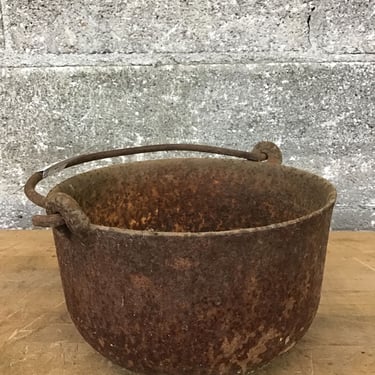 Vintage Cast Iron Pot (Seattle)