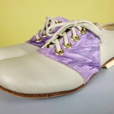 1960s mod marbled shoes. Lace-up oxford loafers bowling shoes. Psychedelic purple swirly vinyl. Twiggy era. (Size 6) 