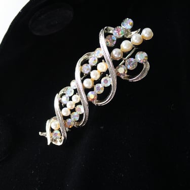 VINTAGE 60's Scrolled BOREALIS AB Rhinestone & Pearl Goldtone Brooch Pin 