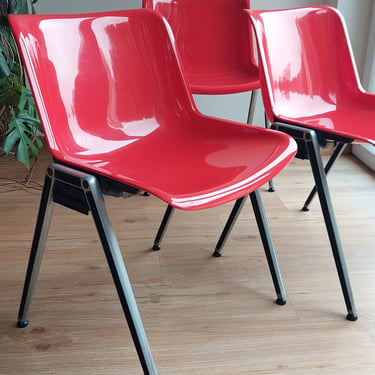 Osvaldo Borsani Modus Stacking Chairs for Techno / Plastic Chairs by Osvaldo Borsani for Tecno /Italian Design/Space Age/MCM /1970's 