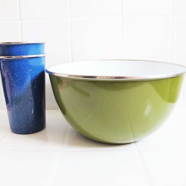 Vintage Enamelware Avocado Green Bowl 9" Diameter - Medium Green Enamel Metal Bowl - Rustic Shabby Chic Kitchen Decor - Camping Bowl 