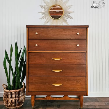 white and gold 8 drawer dresser Kendanport Brown/White Dresser – Luna Furniture main image 0