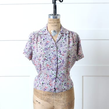 volup vintage 1940s floral blouse • pale lavender gray short sleeve lightweight rayon blouse 