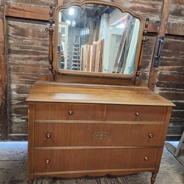 Antique Walnut 4 Drawer Dresser with Mercury Mirror 45.875 x 66.25 x 20