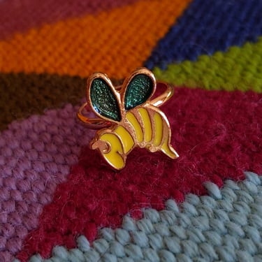 Adorable Novelty Vintage 70s 80s Bee Gold Ring in Yellow & Green 