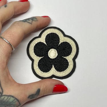Handmade / hand embroidered off white & black felt patch - small black lines five petal flower patch - vintage style - traditional tattoo 