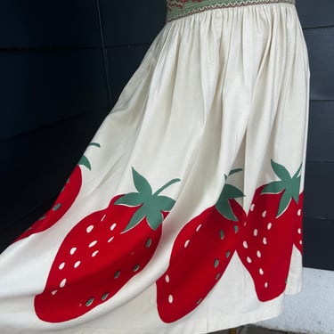 1940s Super Sweet Strawberry Border Print Skirt 26 to 28 Waist Vintage 