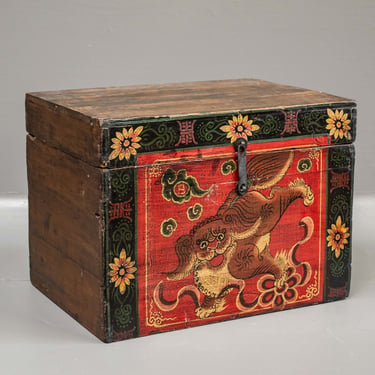 Vintage Chinese Foo Dog Motif Wooden Storage Box