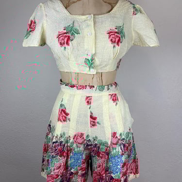 Vintage 1940s Seersucker Butter Yellow Rose Floral Cotton Seersucker Shorts and Top Set/ 40s Beach Set M 