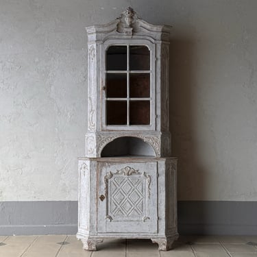 18th C. Exceptional White Swedish Rococo Corner Cabinet Vitrine Circa 1760