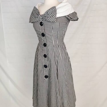 Vintage 50s 60s Gingham Swing Dress // Bow Collar Oversized Buttons A-Line 