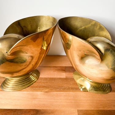 Pair of Brass Sea Shell Planters.  Vintage Set of Nautilus Vases. Vintage Brass Home Decor. 