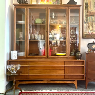 Young Mfg. Midcentury Modern Bow-front China Cabinet & Hutch