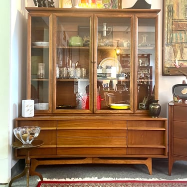 Young Mfg. Midcentury Modern Bow-front China Cabinet &amp; Hutch